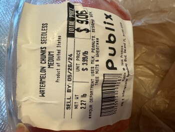 Reseña del consumidor - Seguridad alimentaria Precut Water Melon, Publix Super Market at Northgate Shopping Center, East International Speedway Bo... foto #2