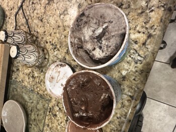 Verbraucherbewertung – Lebensmittelsicherheit Ben and Jerry’s, Target, Oak Point Road, Amherst, OH, USA My kids and I bought Ben and Jerry’s ice c... Foto #2
