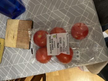 Consumer Review - Food Safety Tomatoes, Sainsbury's, Sidney Street, Cambridge, UK Today Tomatoes from Saintsbury I got tomatoes 2... photo #2