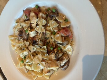 Consumer Review - Food Safety The Cheesecake Factory, Monroe Avenue, Pittsford, NY, USA Last night I had Cheesecake Factory for di... photo #1