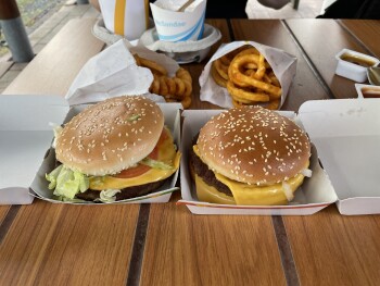 Verbraucherbewertung – Lebensmittelsicherheit McDonald's, Nordallee, Uelzen, Germany meine letzte Bestellung war gestern um 20 Uhr zum mitnehmen.... Foto #2