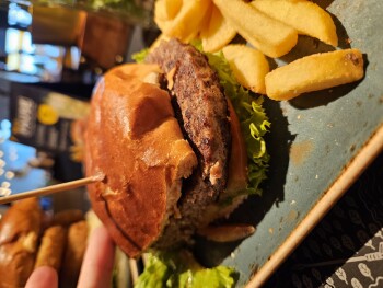 消费者评论 - 食品安全 PETER PANE Burgergrill & Bar, Invalidenstraße, Berlin, Germany Suspected food poisoning. Symptoms: B... 照片 #2