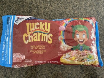 Reseña del consumidor - Seguridad alimentaria Lucky Charms, Walmart Neighborhood Market, Will Clayton Parkway, Humble, TX, USA My daughters sympto... foto #2