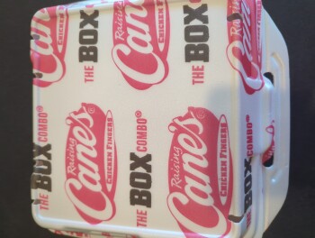 Verbraucherbewertung – Lebensmittelsicherheit Raising Cane's Chicken Fingers, Pearl Road, Strongsville, OH, USA Purchased from Canes Strongsville... Foto #1