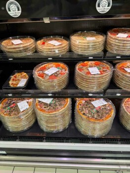 Food Recall E. Leclerc Pizza Royale recalled due to pieces of white plastic Pizza Fabriquée Sur Place Au Rayon T... photo #2