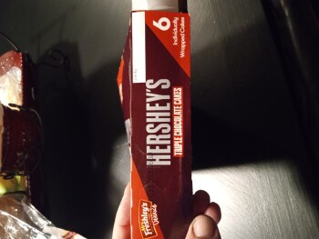 消费者食品安全报告 Family Dollar, Essex St, Lawrence, MA, USA Hershey's triple chocolate cakes are toxic 照片 #3