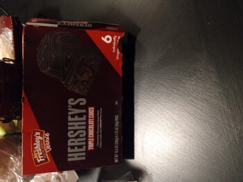 消费者食品安全报告 Family Dollar, Essex St, Lawrence, MA, USA Hershey's triple chocolate cakes are toxic 照片 #4
