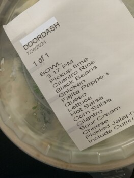Reseña del consumidor - Seguridad alimentaria QDOBA Mexican Eats, Cowan Road, Gulfport, MS, USA Yesterday Qdoba that’s all I ate Everytime I eat c... foto #2