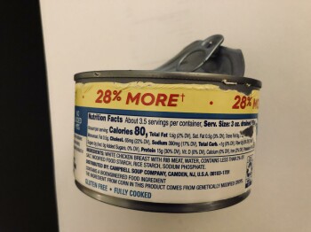 Avis du consommateur - Sécurité alimentaire Target, Brandywine Parkway, Wilmington, DE, USA 8/7/2024 Swanson Canned Chicken Can had small dent o... photo #6