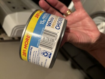 Verbraucherbewertung – Lebensmittelsicherheit Swanson Canned Chicken, Marc's Stores, Tuscarawas Street West, Canton, Perry Township, OH, USA Suspe... Foto #2