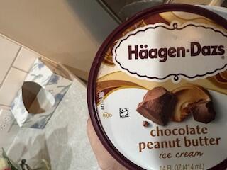 Avis du consommateur - Sécurité alimentaire Albertsons, 4657 South Eagle Road, Meridian, ID, USA I bought a pint of Haagen Dazs Chocolate Peanut... photo #3