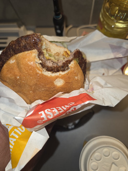 Verbraucherbewertung – Lebensmittelsicherheit McDonald's, cantegals, Colombiers, France  En ce moment même Hamburger mac Donald’s Y'a til d'autres... Foto #2