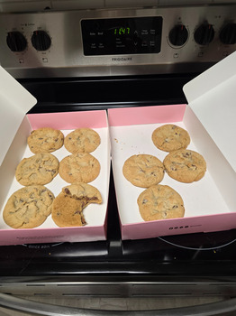 Avis du consommateur - Sécurité alimentaire Crumbl, Bridford Parkway, Greensboro, NC, USA Food poisoning...couple hours after eating your cookie... photo #2