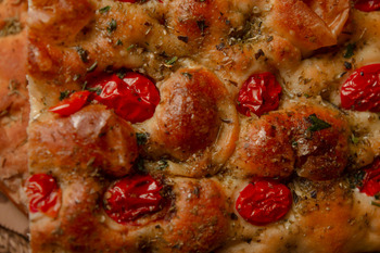 Retiro de alimentos Bakkavor Pizza & Focaccia Bread recalled due to Metal Fragments Bakkavor has initiated a voluntary r... foto #1