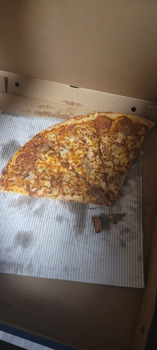 Reseña del consumidor - Seguridad alimentaria Pizza 73, 16 Avenue, Cold Lake, AB, Canada Ate it now I'm only seeming to really throw up the sausag... foto #1