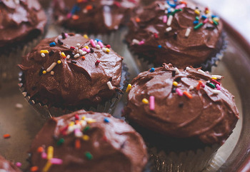 نذكر الطعام SK Chocolate Cupcakes, Mini Feite, and Crispies recalled due to Undeclared Allergen Ram Tres Brother... صورة فوتوغرافية #1