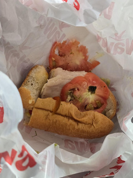 Avaliação do consumidor - Segurança alimentar Wawa, Montour Boulevard, Danville, PA, USA My sister got me a 10 inch sub 4/15/2026 ate it at 10pm f... foto #3
