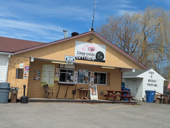 Consumer Review - Food Safety Friterie 1155 (La), Chemin de Montréal Ouest, Gatineau, QC, Canada Last night (Wednesday April 22nd)... photo #2