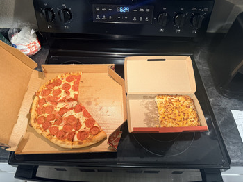 Consumer Review - Food Safety Pizza Hut, Kenrick Avenue, Lakeville, MN, USA So I ordered two pepperoni, pizzas, breadsticks, and s... photo #1