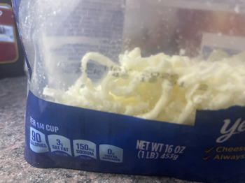 Reseña del consumidor - Seguridad alimentaria ShopRite of Enfield, Hazard Avenue, Enfield, CT 06082, USA Multiple mold pieces when the expire date... foto #1