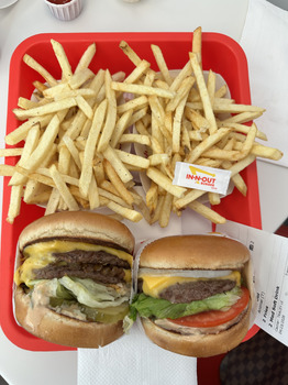 Avis du consommateur - Sécurité alimentaire In-N-Out Burger, Medical Center Parkway, Murfreesboro, TN, USA On Thursday at approximately 11:00 AM... photo #2