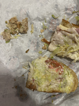 Relatório de segurança alimentar do consumidor Jersey Mike's Subs, 10125 Perimeter Parkway, Charlotte, NC, USA My #08 Club Sub had a piece of glass... foto #2