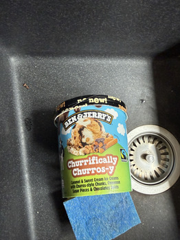 Consumer Review - Food Safety AEZ Martinsried, Lochhamer Straße, Planegg, Germany Eis Ben & Jerry´s - Churrifically Churros-y am 0... photo #4