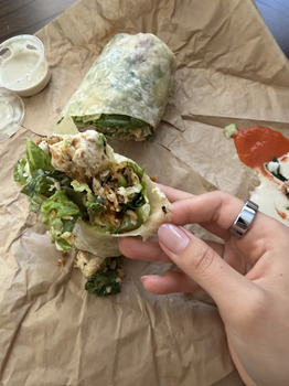 Avaliação do consumidor - Segurança alimentar sweetgreen - Healthy Salads, Wraps, and Bowls, 1629 S Street, Sacramento, CA, USA Feeling really sic... foto #2
