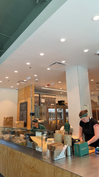 Avaliação do consumidor - Segurança alimentar sweetgreen - Healthy Salads, Wraps, and Bowls, 1629 S Street, Sacramento, CA, USA Feeling really sic... foto #3