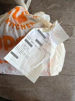 مراجعة المستهلك - سلامة الغذاء Popeyes Louisiana Kitchen, Choctaw Drive, Baton Rouge, LA, USA I purchased 6 dollar box after 9pm ne... صورة فوتوغرافية #2