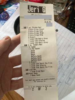 Informe de seguridad alimentaria del consumidor KFC, Capital Ave NE, Battle Creek, MI, USA I received coleslaw two containers and both were stringy,... foto #3