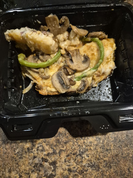 Avis du consommateur - Sécurité alimentaire The Cheesecake Factory, Crocker Park Boulevard, Westlake, Ohio, USA Yesterday July15 2026 Chicken Ma... photo #3