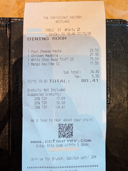 Avis du consommateur - Sécurité alimentaire The Cheesecake Factory, Crocker Park Boulevard, Westlake, Ohio, USA Yesterday July15 2026 Chicken Ma... photo #4