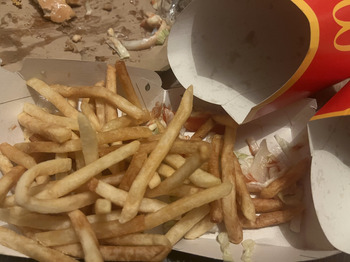 消费者评论 - 食品安全 McDonalds Belle Vale, Childwall Valley Road, Liverpool, UK I ate a McPlant meal from  McDonalds from... 照片 #3