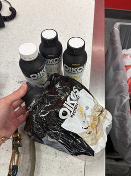 Reseña del consumidor - Seguridad alimentaria Target, South State Street, Sandy, UT, USA Opened shake maybe 5 minutes after purchasing, instantly... foto #3