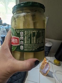 消费者食品安全报告 Target, North Perris Boulevard, Perris, CA, USA The pickles tasted like straight crushed Xanax very... 照片 #5