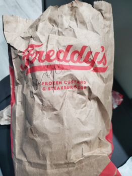 Verbraucherbewertung – Lebensmittelsicherheit Freddy' , 2940 Scottsville Rd, Bowling Green, KY 42103 Today Lettuce on Taco Burgers from Freddy's I... Foto #2