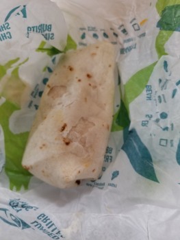 مراجعة المستهلك - سلامة الغذاء Taco Bell, North 1st Street, Hermiston, Oregon, USA Me and my girlfriend ordered 4 5 layer burritos... صورة فوتوغرافية #2