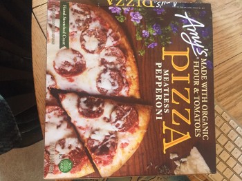 Reseña del consumidor - Seguridad alimentaria Yoke's Fresh Market - Sandpoint, Bonner Mall Way, Ponderay, Idaho, USA After only eating Amy's froze... foto #2