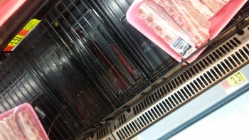 Informe de seguridad alimentaria del consumidor Walmart Supercenter, Lapalco Boulevard, Marrero, LA, USA The meat department is completely hazardous... foto #192