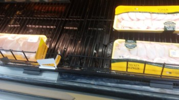Informe de seguridad alimentaria del consumidor Walmart Supercenter, Lapalco Boulevard, Marrero, LA, USA The meat department is completely hazardous... foto #298