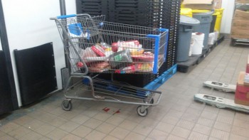 Informe de seguridad alimentaria del consumidor Walmart Supercenter, Lapalco Boulevard, Marrero, LA, USA The meat department is completely hazardous... foto #311