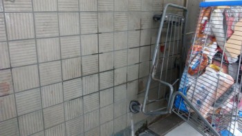 Informe de seguridad alimentaria del consumidor Walmart Supercenter, Lapalco Boulevard, Marrero, LA, USA The meat department is completely hazardous... foto #327