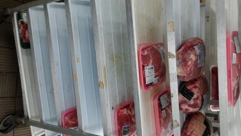 Informe de seguridad alimentaria del consumidor Walmart Supercenter, Lapalco Boulevard, Marrero, LA, USA The meat department is completely hazardous... foto #347