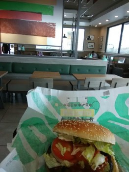 Avaliação do consumidor - Segurança alimentar Burger King, Grand Avenue, Sun City, AZ, USA ate an Impossible Burger, ate it at 1:00 and rumbling s... foto #1