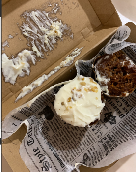 Avaliação do consumidor - Segurança alimentar Café Terra Rosa, James Schofield Drive, Adelaide Airport SA, Australia I bought carrot cake from thi... foto #2
