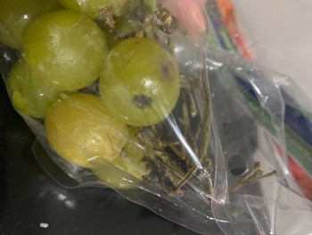 消费者评论 - 食品安全 Walmart Supercenter, 78 N McCulloch Blvd, Pueblo West, CO 81007, United States Grape 3 people got si... 照片 #2