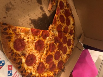 消费者评论 - 食品安全 Domino's Pizza, Sepulveda Boulevard, Van Nuys, CA, USA Only me, ate two slices before laying down ab... 照片 #2