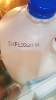 消费者评论 - 食品安全 Walmart Supercenter, Southwest 88th Street, Miami, FL 33186, USA I bought 2% blue cap milk at 130pm... 照片 #2
