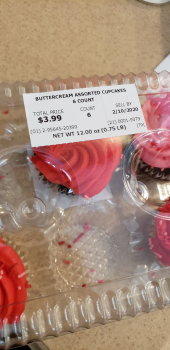 Consumer Review - Food Safety Publix Super Market at Sarasota Pavilion, South Tamiami Trail, Sarasota, FL, USA Vanilla cupcake wit... photo #2